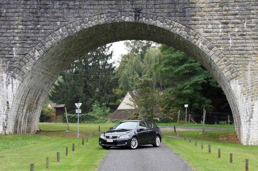  Lexus CT200h 2010 года  (фото 172 из 266)